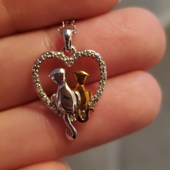 Two Cats in a Heart Necklace - Picture 4 of 4